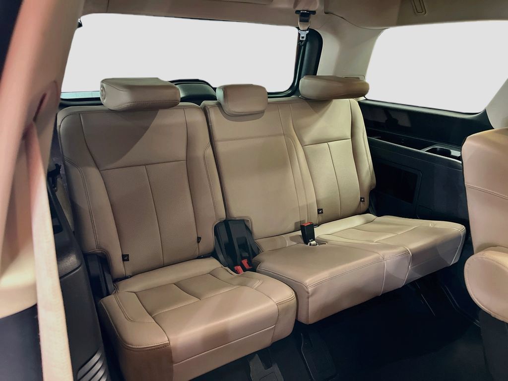 Used 2024 Ford Expedition XLT AWD/4WD image 28