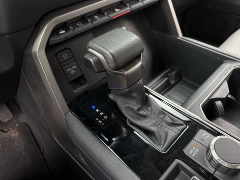 Used 2023 Toyota Tundra Limited AWD/4WD image 21