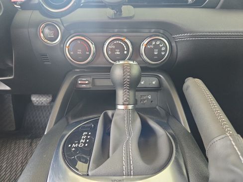 Used 2023 MAZDA MX-5 Miata Grand Touring w/ Weather Package RWD image 12