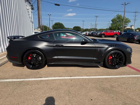 Used 2022 Ford Mustang Shelby GT500 w/ Carbon Fibre Track Pack RWD image 22