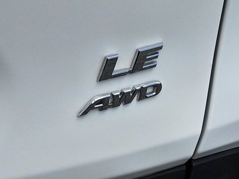 Used 2024 Toyota RAV4 LE AWD/4WD image 30