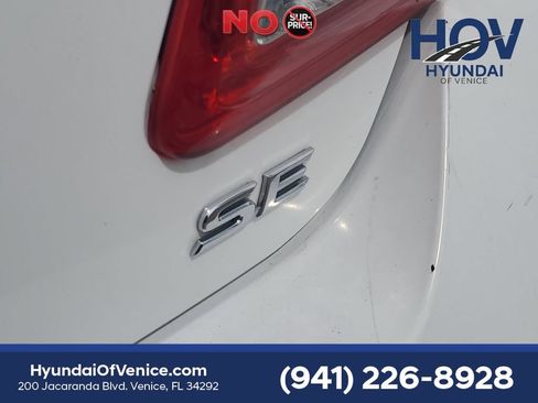 Used 2010 Toyota Camry SE FWD image 12