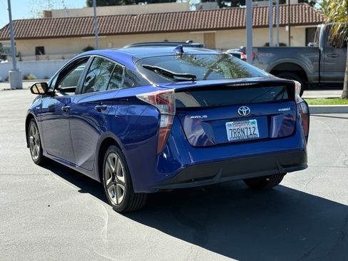 Used 2016 Toyota Prius Three Touring w/ Preferred Accessory Package image 8