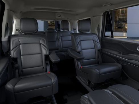 New 2026 Lincoln Navigator Premiere AWD/4WD image 12