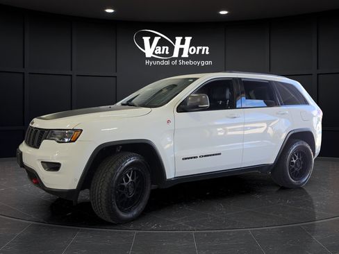 Used 2018 Jeep Grand Cherokee Trailhawk w/ Trailhawk Luxury Group AWD/4WD image 3