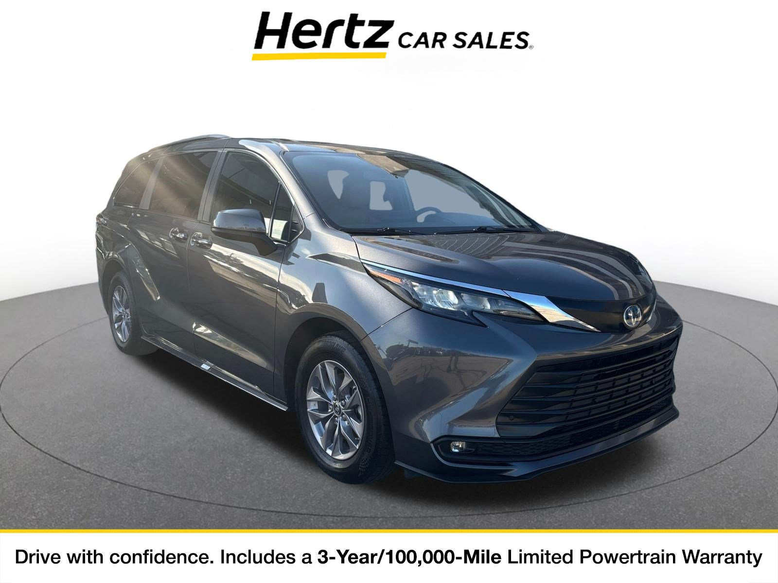 Used 2025 Toyota Sienna XLE FWD image 1