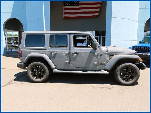 Used 2023 Jeep Wrangler Unlimited Sahara AWD/4WD image 2