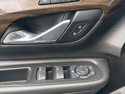 Used 2019 GMC Terrain Denali w/ Driver Alert Package II AWD/4WD image 16