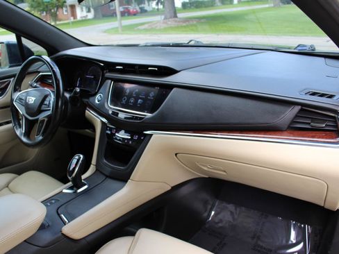 Used 2017 Cadillac XT5 Luxury AWD/4WD image 40