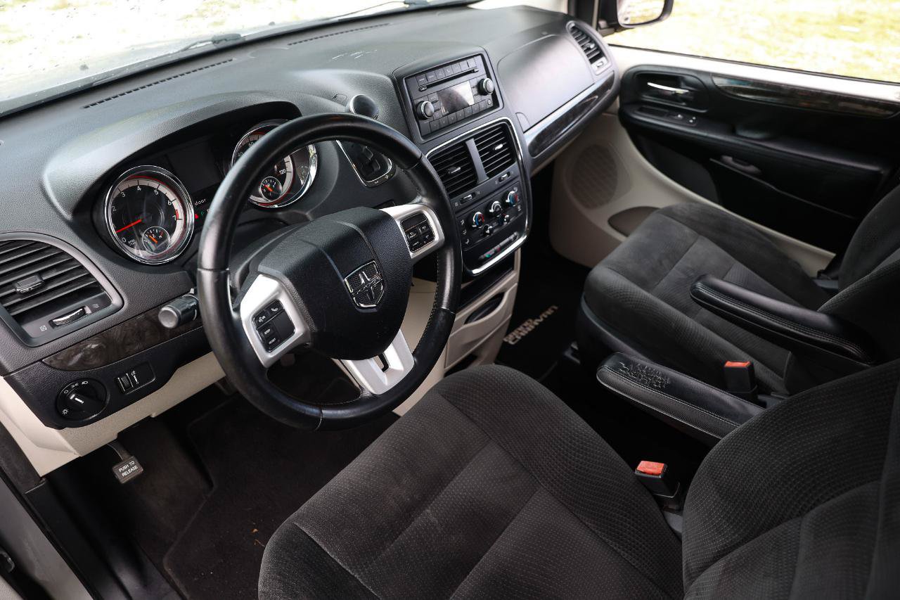 Used 2017 Dodge Grand Caravan SE w/ Power Window Group FWD image 4