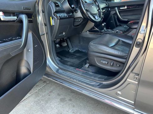 Used 2014 Kia Sorento SX w/ 3rd Row Package AWD/4WD image 3