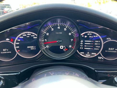 Used 2018 Porsche Panamera 4S image 39