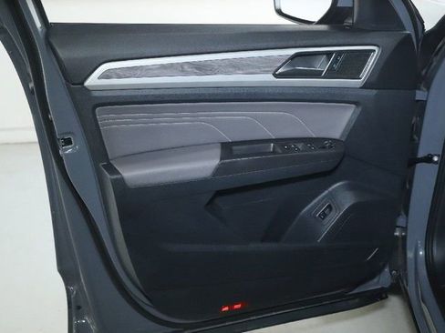 Used 2023 Volkswagen Atlas Cross Sport SE w/ Black Wheel Package AWD/4WD image 15