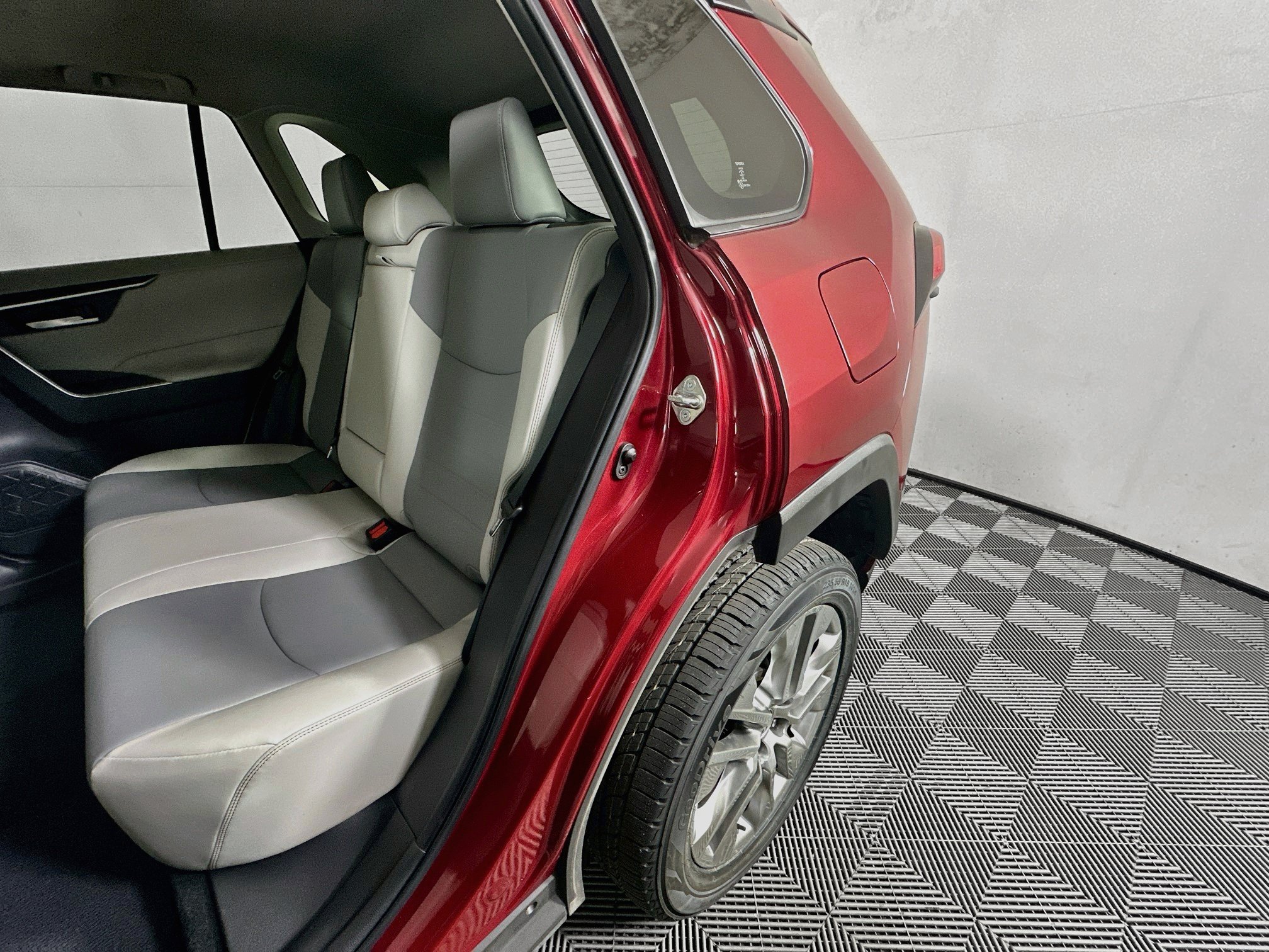 Certified 2022 Toyota RAV4 XLE Premium FWD image 26
