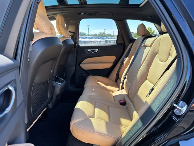 Certified 2023 Volvo XC60 B6 Ultimate w/ Protection Package Premier AWD/4WD image 13