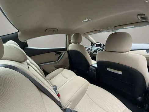 Used 2014 Hyundai Elantra SE w/ Option Group 02 FWD image 16