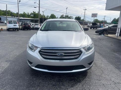 Used 2018 Ford Taurus SE FWD image 3