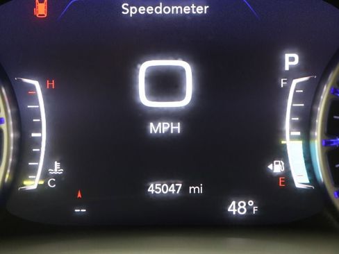 Used 2023 Chrysler Pacifica Touring-L image 17