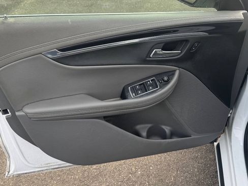 Used 2017 Chevrolet Impala LT FWD image 13