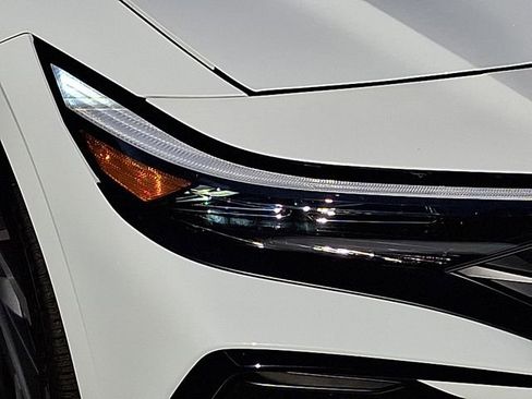 Used 2024 Hyundai Elantra Limited image 11