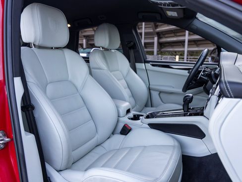 Certified 2024 Porsche Macan Turbo image 56