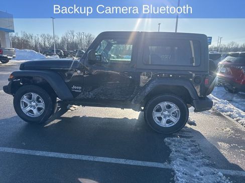 Used 2020 Jeep Wrangler Sport S image 3