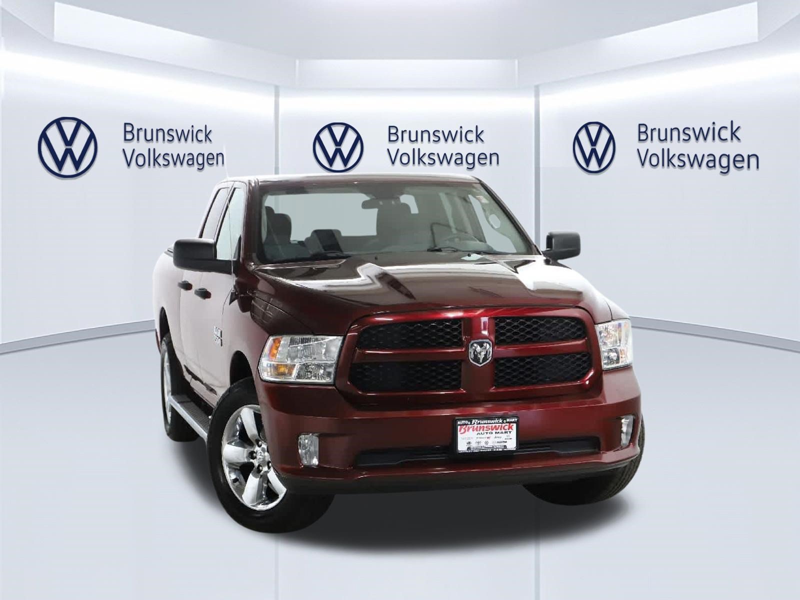 Used 2018 RAM 1500 Express w/ Express Value Package AWD/4WD image 2
