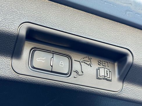 Used 2022 Ford Explorer XLT w/ Equipment Group 202A image 29