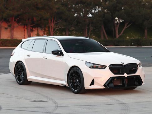 Used 2025 BMW M5 Touring w/ M Driver's Package image 16