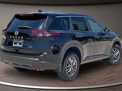 Used 2025 Nissan Rogue S FWD image 2