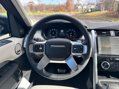 New 2026 Land Rover Discovery Limited Edition image 19