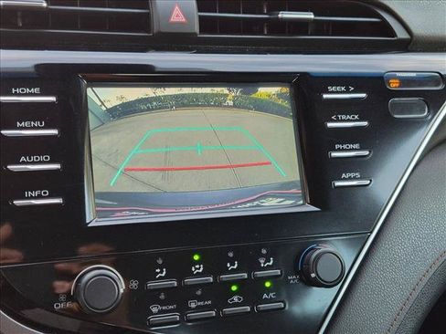 Used 2018 Toyota Camry LE FWD image 13