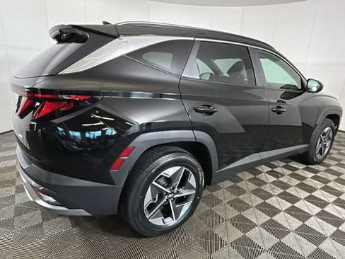Certified 2025 Hyundai Tucson SEL AWD/4WD image 2