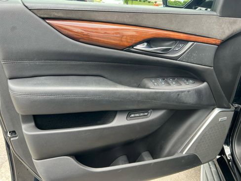 Used 2016 Cadillac Escalade ESV Luxury AWD/4WD image 10