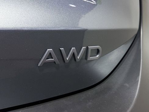 Used 2025 Nissan Kicks SV AWD/4WD image 11