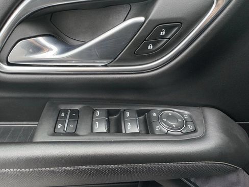 Used 2023 Chevrolet Suburban Premier image 17