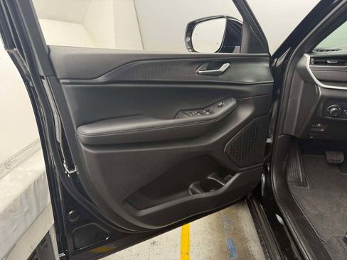 New 2025 Jeep Grand Cherokee L Laredo image 25