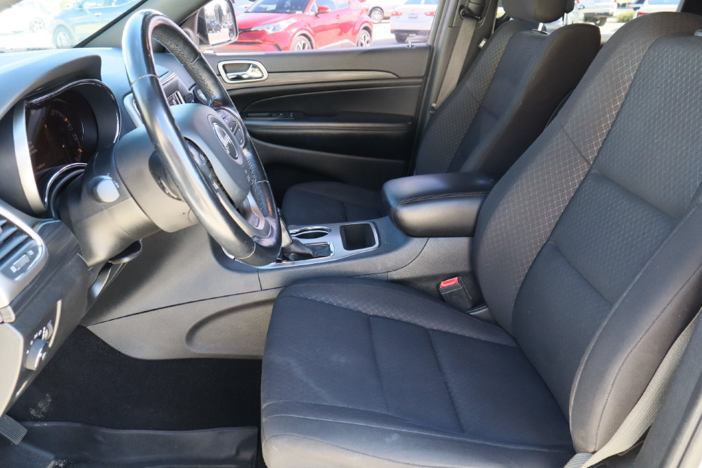 Used 2021 Jeep Grand Cherokee Laredo AWD/4WD image 22