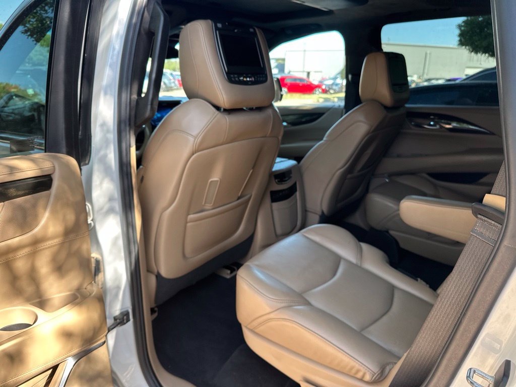 Used 2018 Cadillac Escalade Platinum AWD/4WD image 27