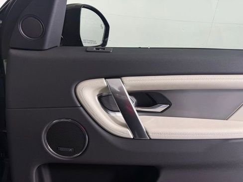 New 2025 Land Rover Discovery Sport Dynamic SE image 16