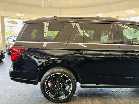 Used 2022 Ford Expedition Limited w/ Equipment Group 304A AWD/4WD image 4