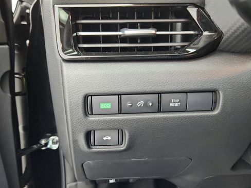 Used 2025 Nissan Sentra SR w/ SR Premium Package FWD image 39
