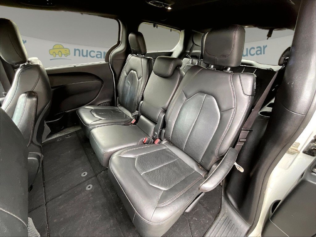 Used 2020 Chrysler Pacifica Touring-L FWD image 14