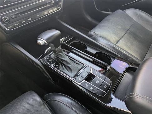 Used 2017 Kia Cadenza Technology image 12