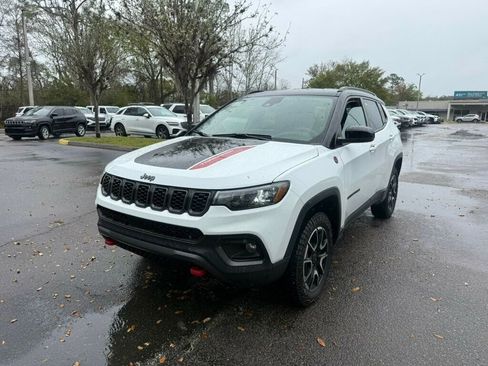 Used 2025 Jeep Compass Trailhawk image 1