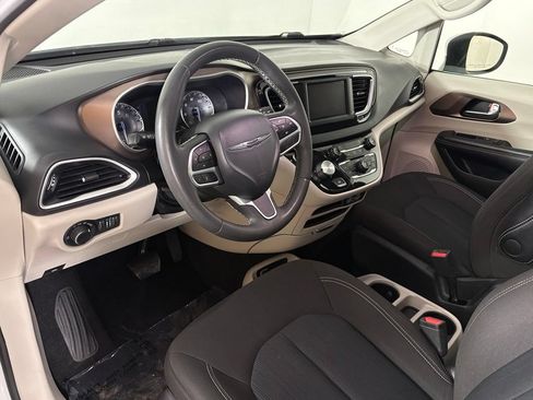 Used 2023 Chrysler Voyager LX FWD image 21