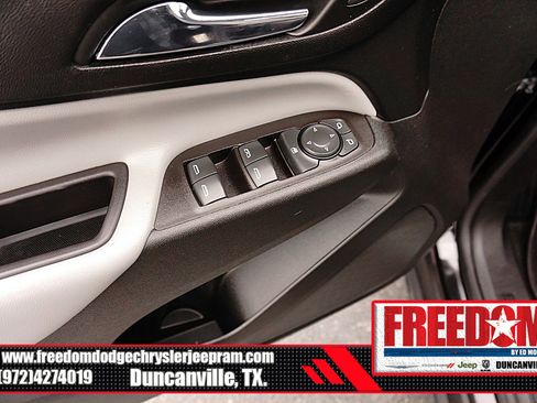 Used 2022 Chevrolet Equinox LS w/ Driver Confidence II Package image 41