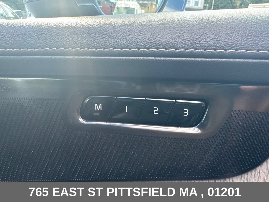 Used 2025 Volvo XC90 B6 Ultra w/ Protection Package Premier AWD/4WD image 18