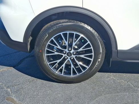 New 2025 Ford Escape SE w/ PHEV Premium Package FWD image 8