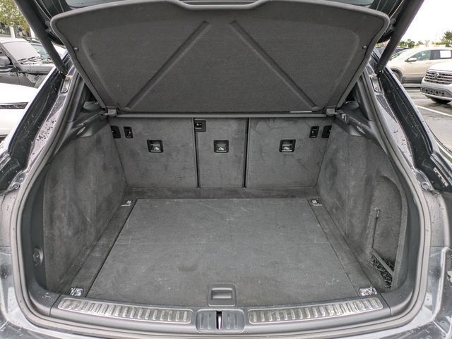 Used 2023 Porsche Macan AWD/4WD image 9